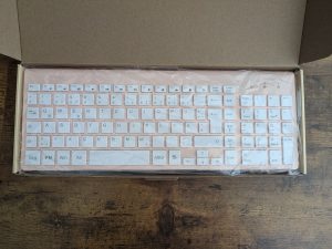 Verpackung der Cimetech KF10 Tastatur geöffnet