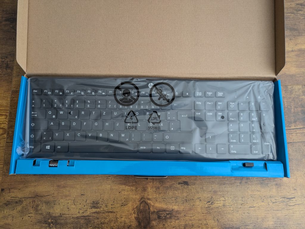 Verpackung der HP 230 Tastatur geöffnet