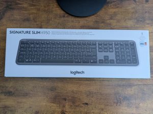 Verpackung der Logitech Signature SLIM K950 Tastatur