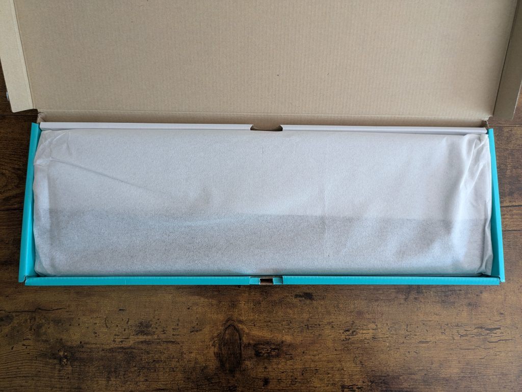 Verpackung der Logitech Signature SLIM K950 Tastatur geöffnet