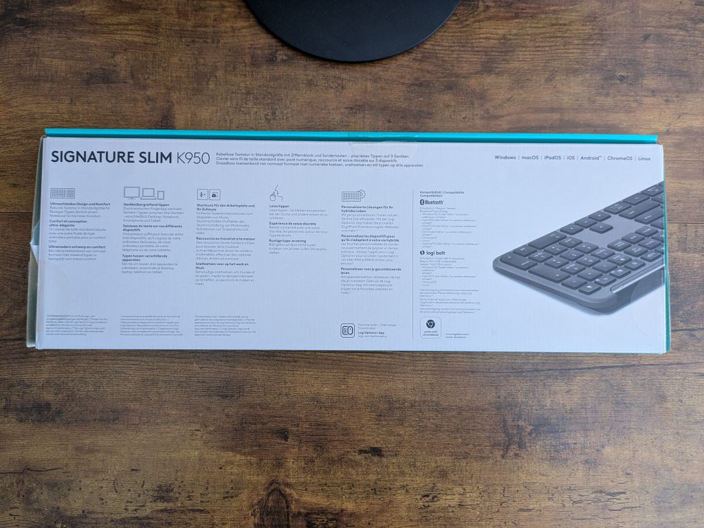 Verpackung der Logitech Signature SLIM K950 Tastatur von hinten