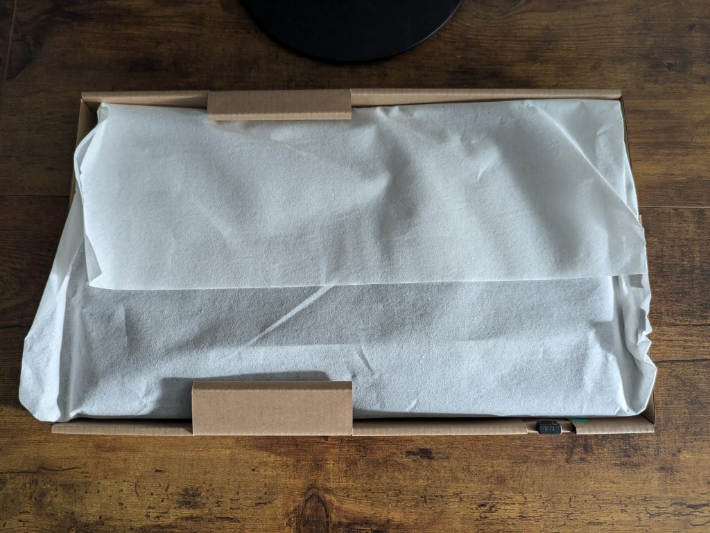 Verpackung der Logitech Wave Keys Tastatur, geöffnet