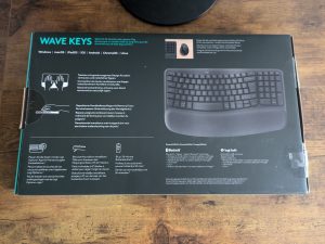 Verpackung der Logitech Wave Keys Tastatur von hinten