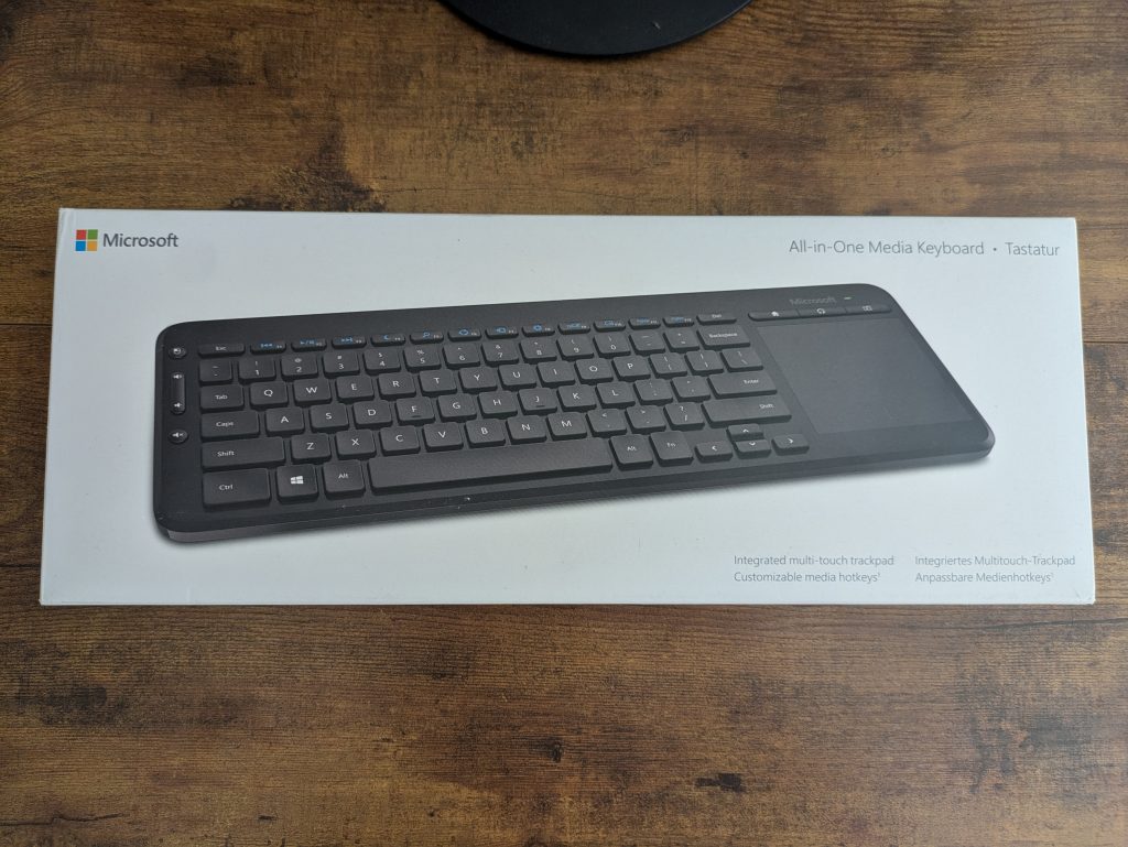 Verpackung der Microsoft All-in-One Media Tastatur von vorne