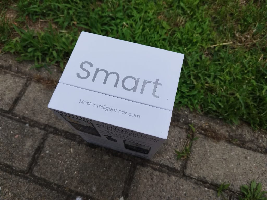 Verpackung-der-Nextbase-IQ-Dashcam-von-oben