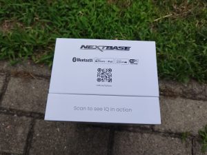 Verpackung-der-Nextbase-IQ-Dashcam-von-unten-2