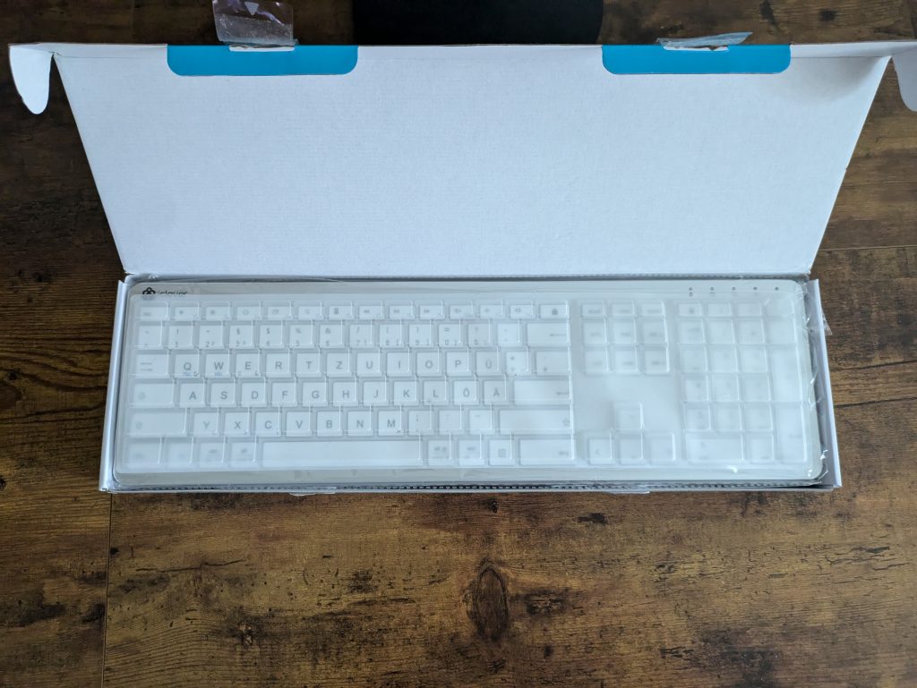 Verpackung der iClever GK08 Tastatur geöffnet