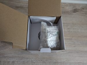 Verpackung des Cecotec Pure Aroma Luftbefeuchters geöffnet