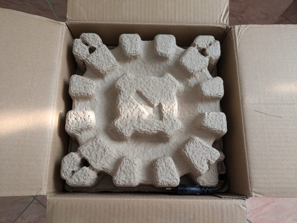 Verpackung des Philips 2000 Series 481410 Luftbefeuchters geöffnet