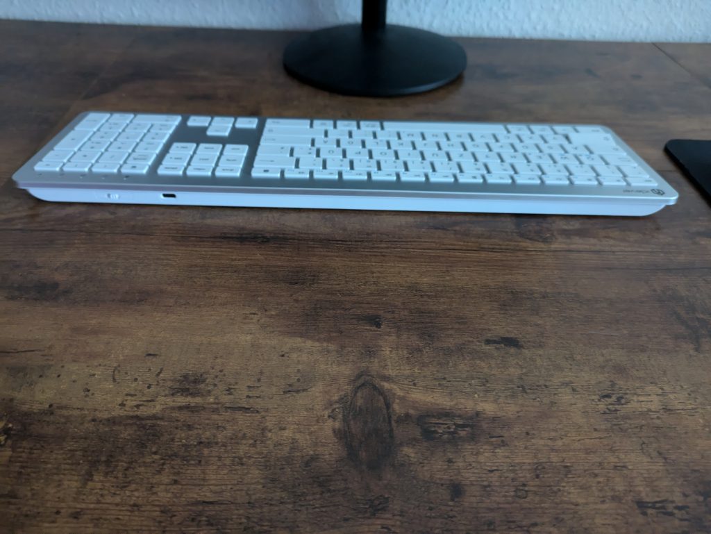 iClever GK08 Tastatur von hinten