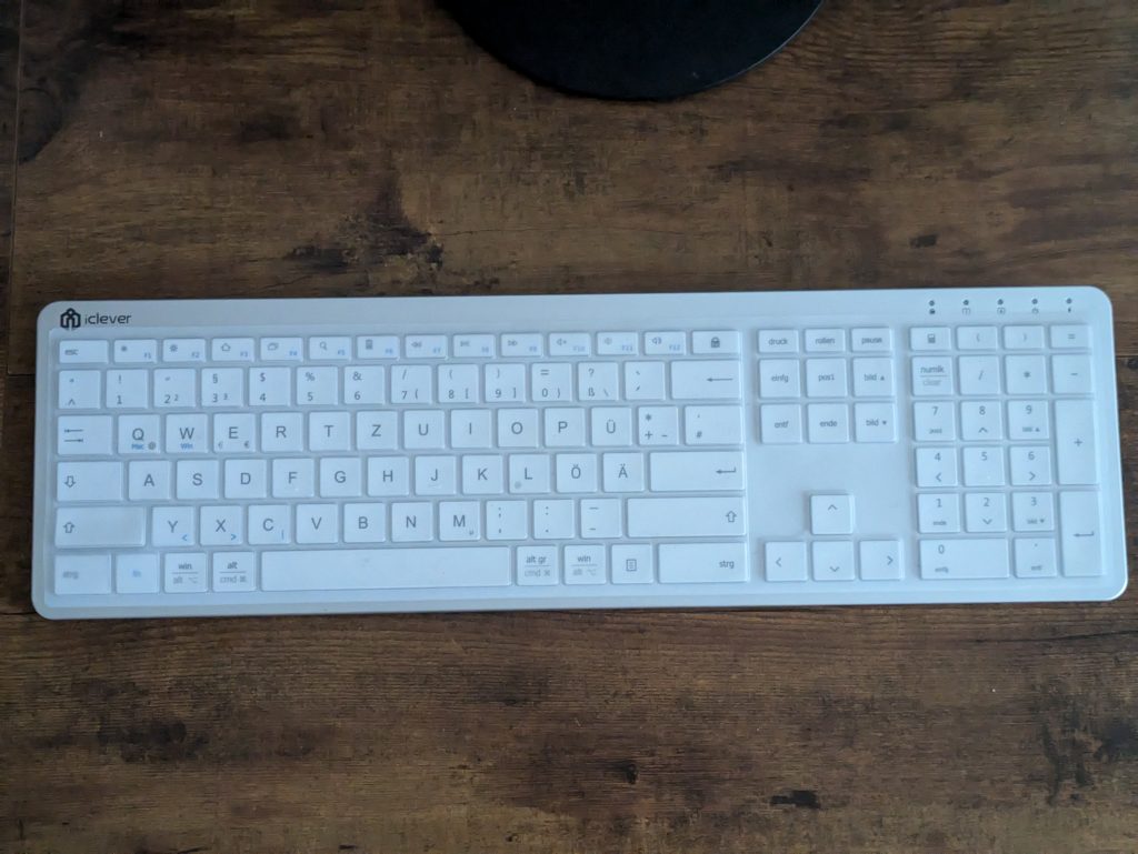 iClever GK08 Tastatur von vorne
