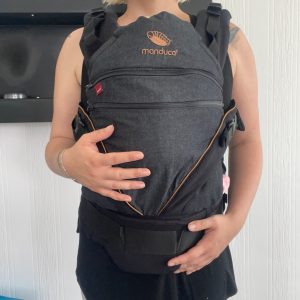 manduca Babytrage XT All-In-One Babytrage mit Neugeborenem