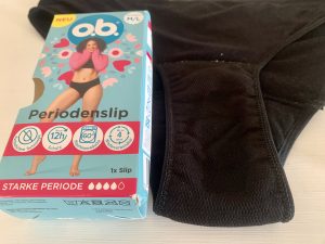 o.b.®-Periodenunterwäsche Auslaufschicht nach dem Begießen mit Wasser