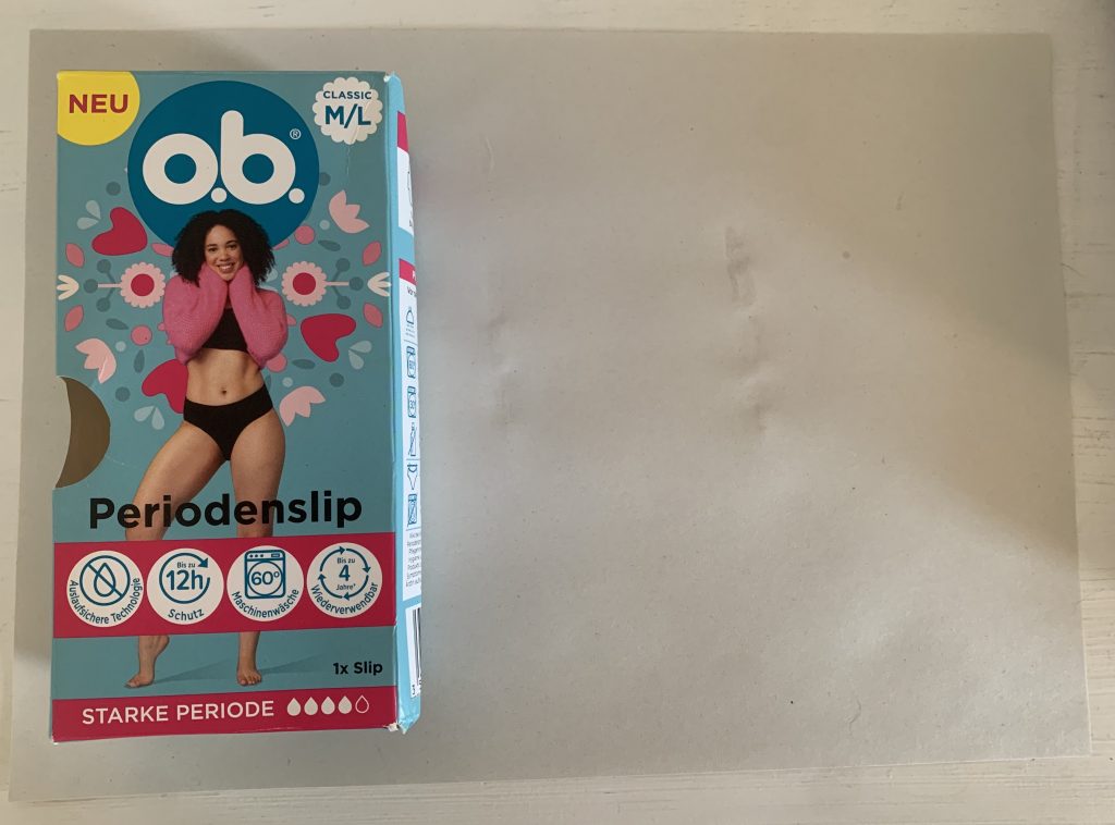 o.b.®-Periodenunterwäsche Blatt Papier nach dem Wassertest