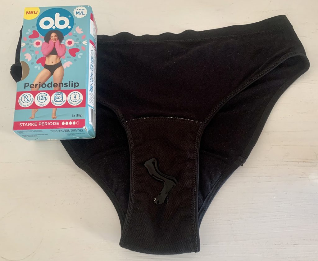 o.b.®-Periodenunterwäsche mit Wasser begossen