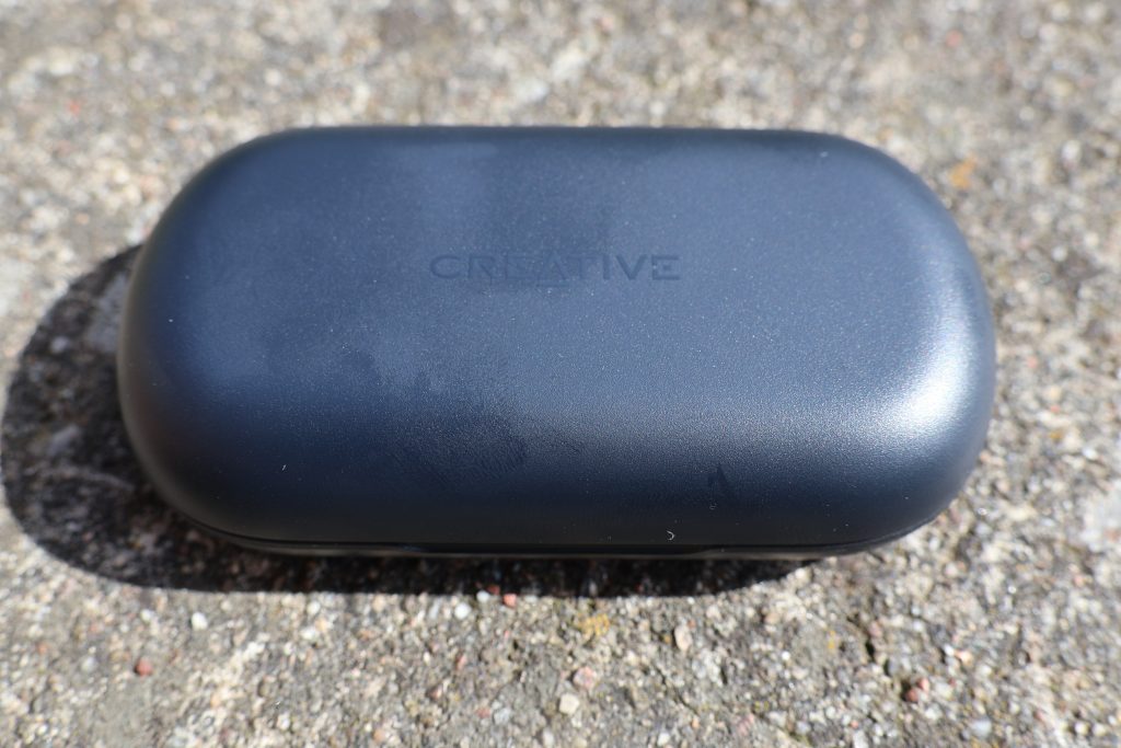 Creative Outlier Go Bluetooth-Kopfhörer Ladecase geschlossen