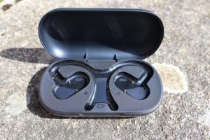 Creative Outlier Go Bluetooth-Kopfhörer Rückseite Ladecase