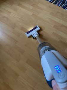 Eureka BR5 Akku-Staubsauger im Betrieb