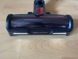 Rowenta RH98A8wo X-Force Flex 12.60 Akku-Staubsauger Detail Bodendüse mit Beleuchtung