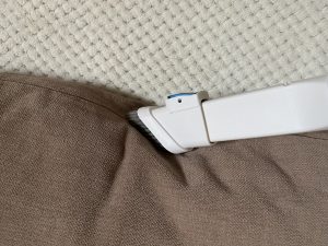 Eureka BR5 Akku-Staubsauger beim Saugen 4