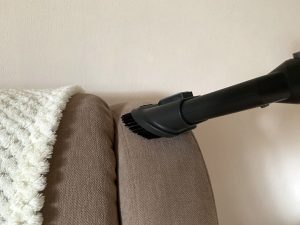 Proscenic P11 Mopping Akku-Staubsauger beim Saugen 4