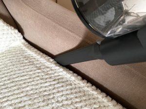 Proscenic P11 Mopping Akku-Staubsauger beim Saugen 5