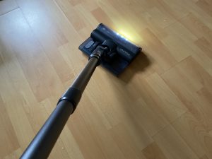 Proscenic P11 Mopping Akku-Staubsauger beim Saugwischen
