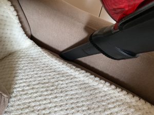 Rowenta RH98A8wo X-Force Flex 12.60 Akku-Staubsauger beim Saugen 7