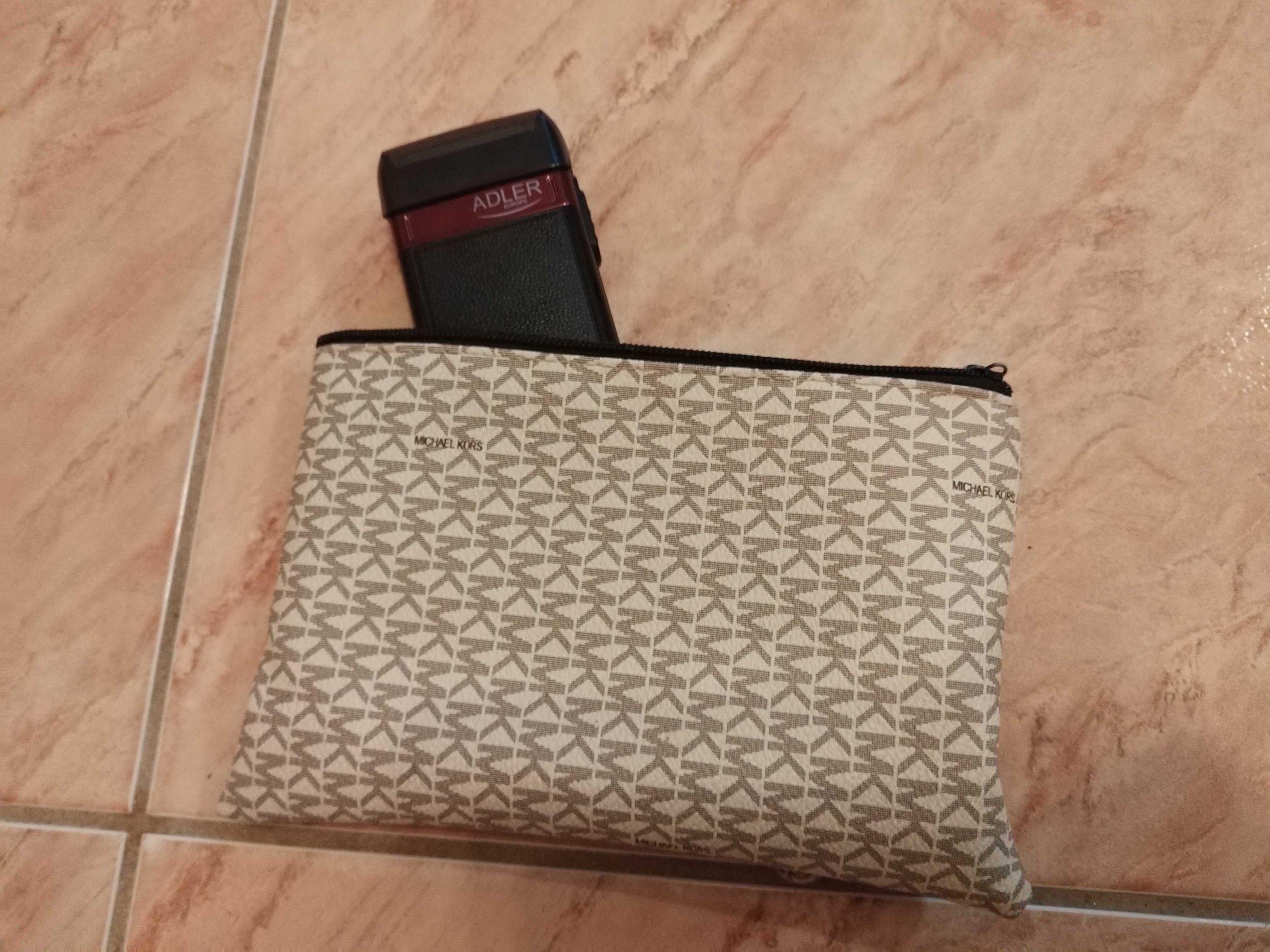 ADLER AD 2923 Rasierer in einer Tasche