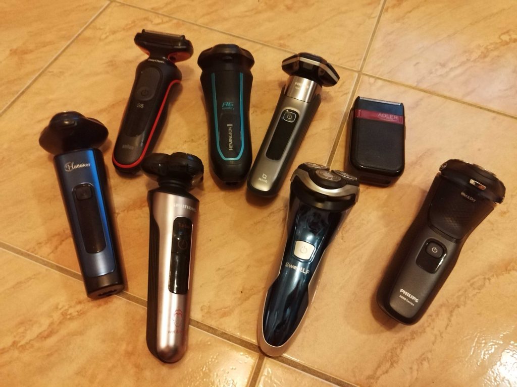 Alle Rasierer im Test auf dem Boden