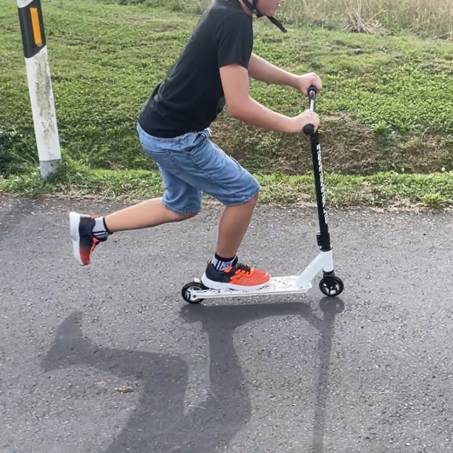 Apollo Stunt Scooter - Genius Pro Beschleunigung