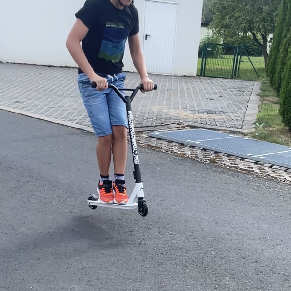 Apollo Stunt Scooter - Genius Pro Stunt