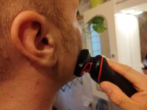 Braun Series 5 51-R1000s Rasierer beim Rasieren