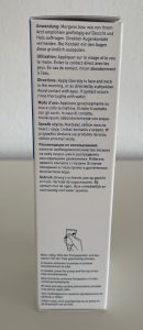 CeraVe Feuchtigkeitsspendende Gesichtscreme in der Verpackung von der linken Seite