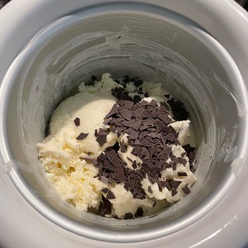 Clatronic ICM 3764 Eismaschine Eis mit Schokostückchen