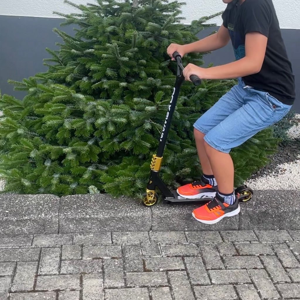 Cox Swain Stunt Scooter X-385 auf verschiedenen Untergründen