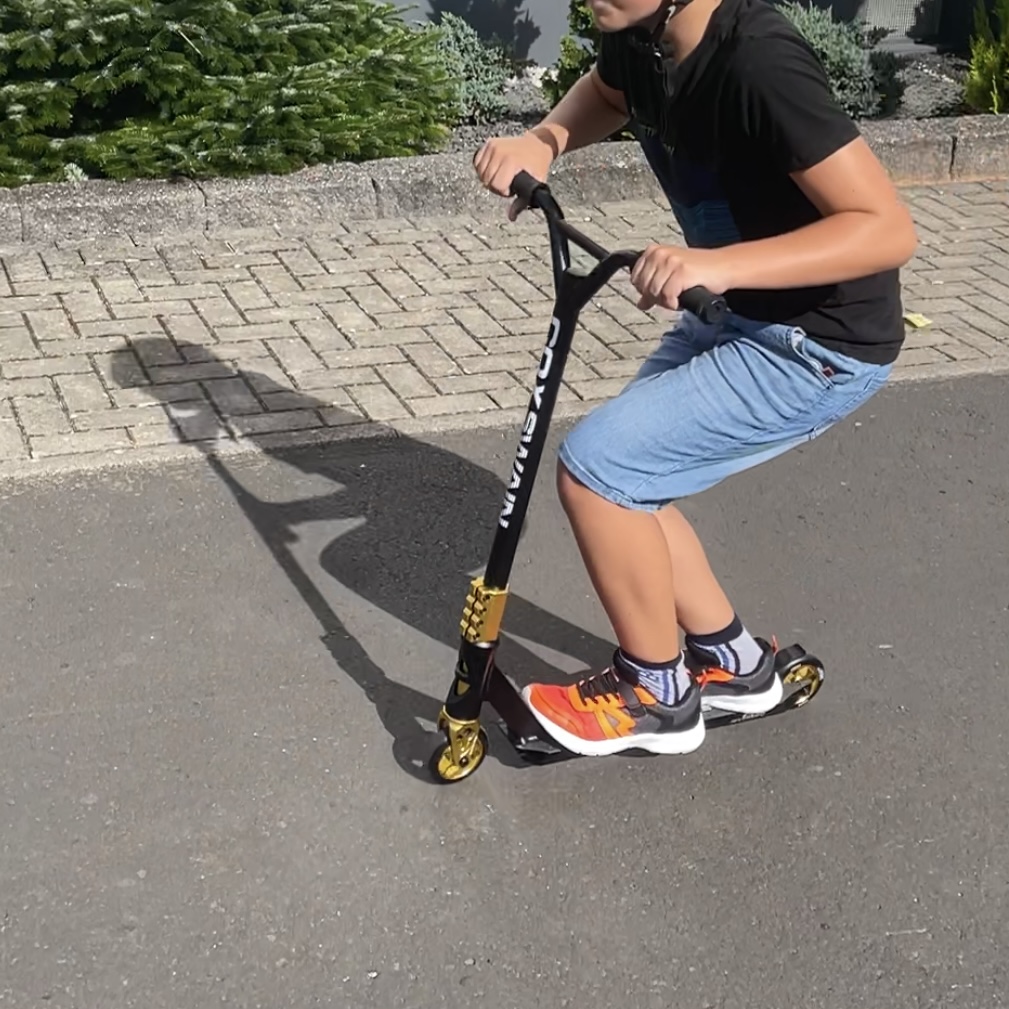 Cox Swain Stunt Scooter X-385 in Aktion