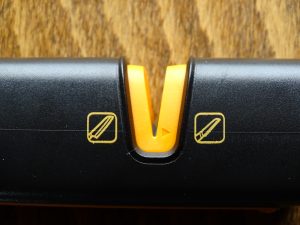 Fiskars Edge RollSharp zwei Führungen