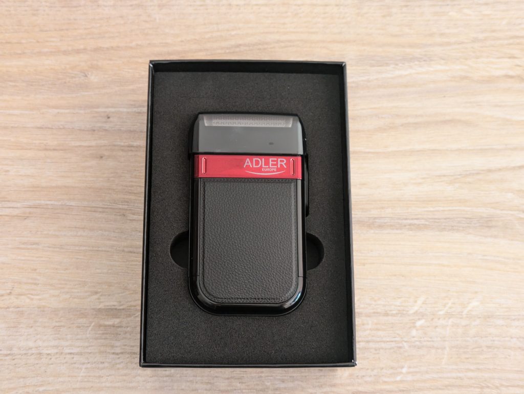 Geöffnete Verpackung des ADLER AD 2923 Rasierers