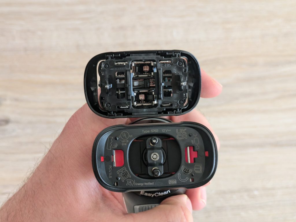 Geöffneter Scherkopf des Braun Series 5 51-R1000s Rasierers