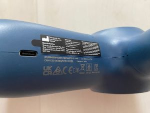 Griffbeschriftung der Theragun Relief Massagepistole