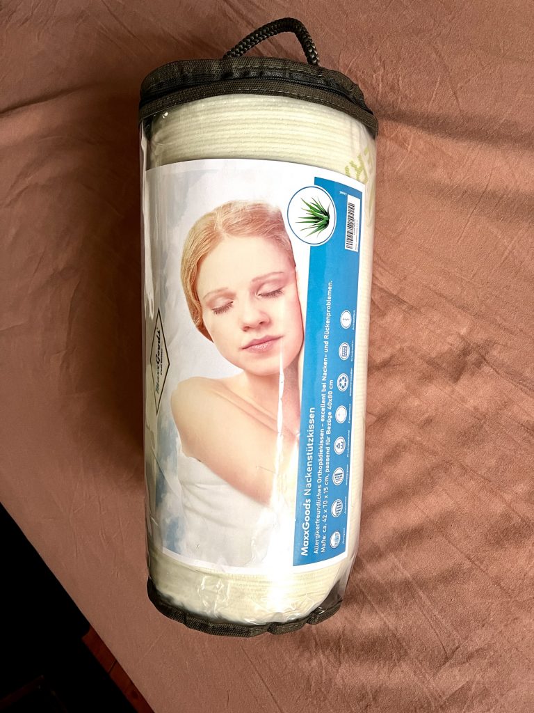 MaxxGoods AloeVera15 orthopädisches Nackenstützkissen in der Verpackung