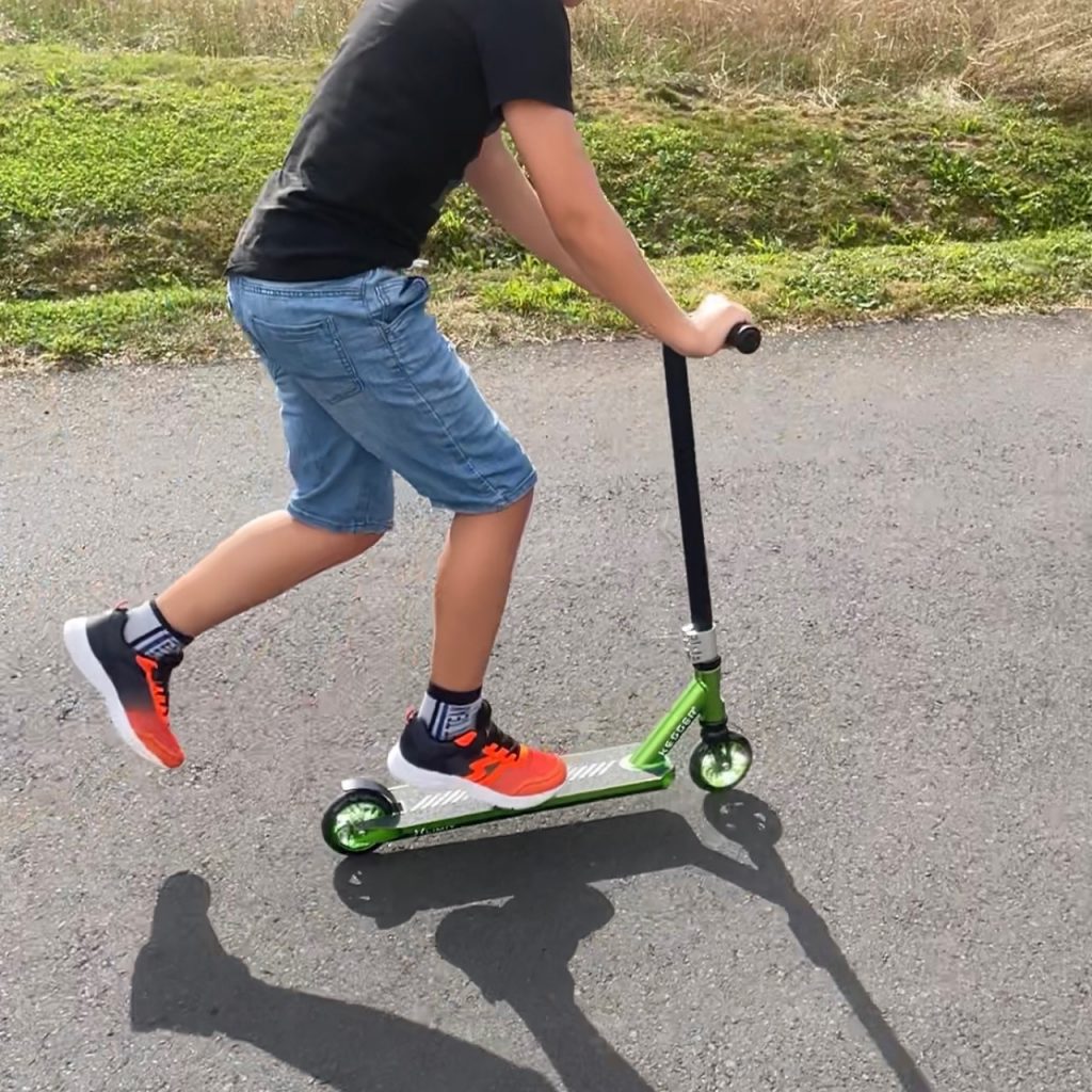 KESSER® Stunt Scooter X-Limit-Pro Fahrt
