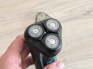 Kopf des Remington R6 Aqua Rasierers