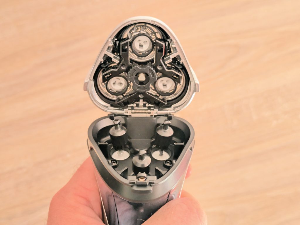 Kopf des SweetLF SWS7105 Rasierer geöffnet