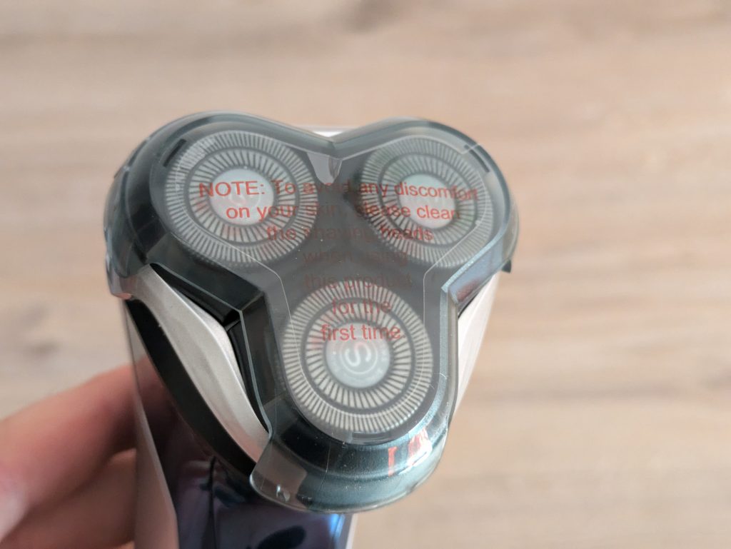 Kopf des SweetLF SWS7105 Rasierers mit Schutzkappe