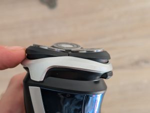 Kopf des SweetLF SWS7105 Rasierers von der Seite