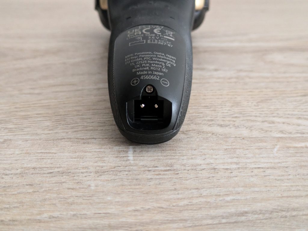 Ladeanschluss des Panasonic ES-LV67A803 Rasierers