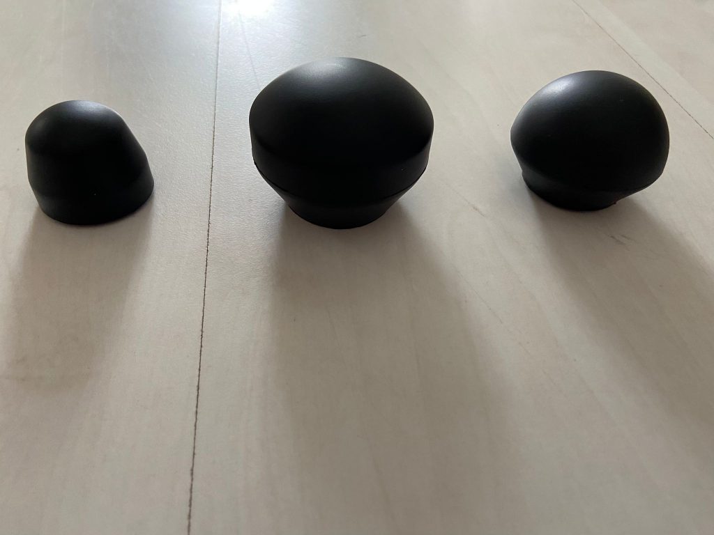 Massageköpfe der Theragun Relief Massagepistole von vorne