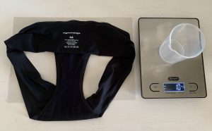 MyMonthlys-Periodenunterwäsche Vorbereitungen für den Wassertest